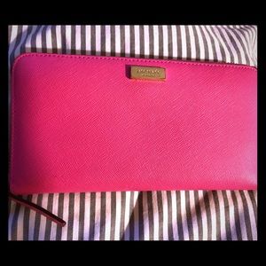 Pink Kate Spade Wallet 💁🏼